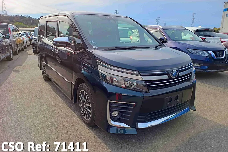 Toyota / Voxy 2016